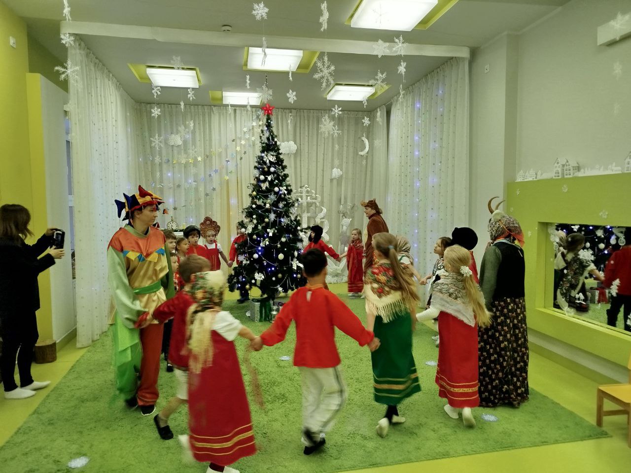 Колядки — весёлый зимний обряд